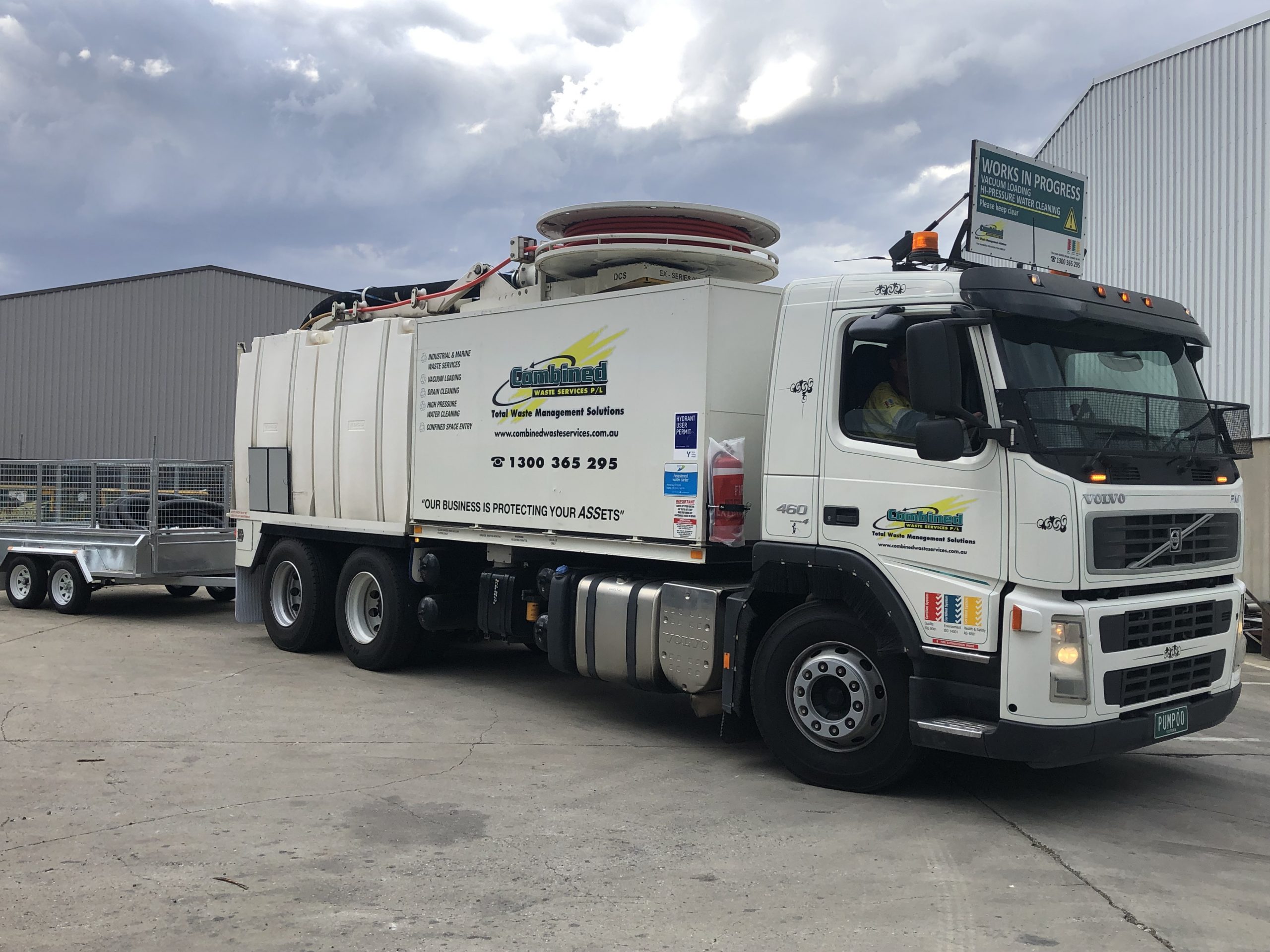 Vacuum tanker on site